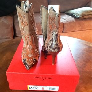 Donald Pliner Tonto ankle boot. Gorgeous brown and tan suede and lizard sz 9